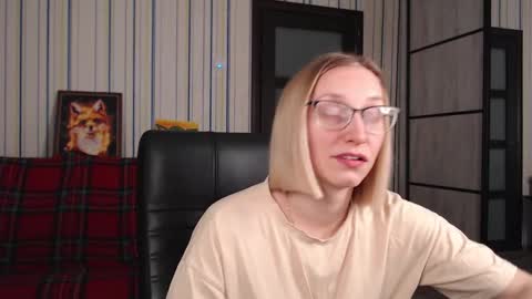 Snapshot of vikaericka chatting on 12-05-25, 02:09 Vika online show from 12-05-25, 02:09