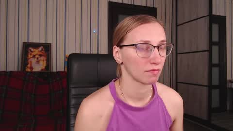 Snapshot of vikaericka chatting on 12-21-25, 11:23 Vika online show from 12-21-25, 11:23