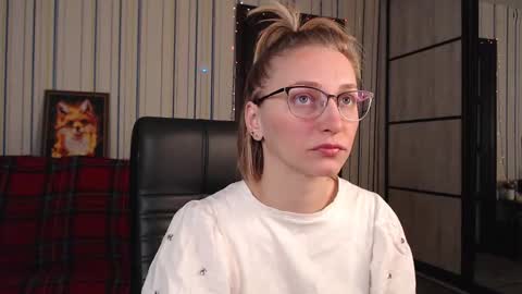 Snapshot of vikaericka chatting on 01-09-26, 01:25 Vika online show from 01-09-26, 01:25