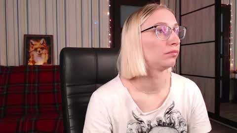 Snapshot of vikaericka chatting on 02-14-26, 10:34 Vika online show from 02-14-26, 10:34