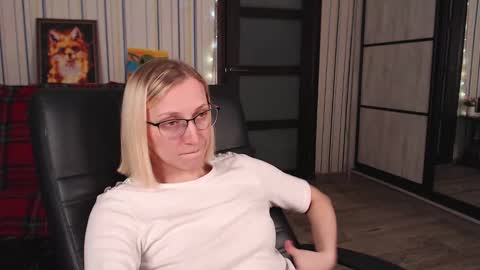 Snapshot of vikaericka chatting on 02-18-26, 03:52 Vika online show from 02-18-26, 03:52