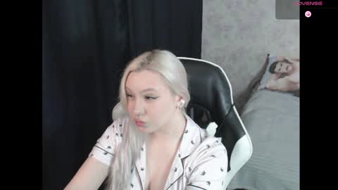 Snapshot of vikapowers chatting on 04-10-26, 07:07 vikapowers online show from 04-10-26, 07:07