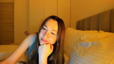 Snapshot of vikawels chatting on 04-19-26, 12:33 Vika online show from 04-19-26, 12:33
