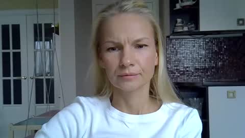 viki_loun5 online show from 10-22-25, 09:42