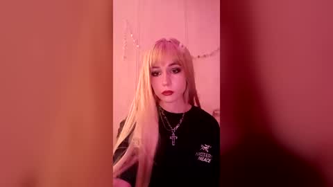 Snapshot of vikki_l0ve chatting on 07-16-26, 07:25 vikki online show from 07-16-26, 07:25
