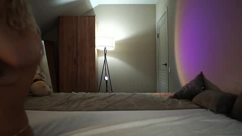 VIKKI online show from 10-13-25, 10:48