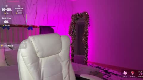 Vikky online show from 12-23-25, 01:14