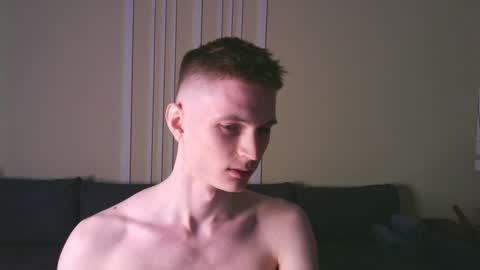 Snapshot of viksons chatting on 02-08-25, 04:04 Max online show from 02-08-25, 04:04