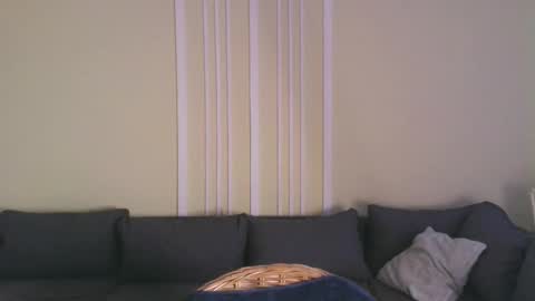 Snapshot of viksons chatting on 09-24-25, 06:33 Max online show from 09-24-25, 06:33