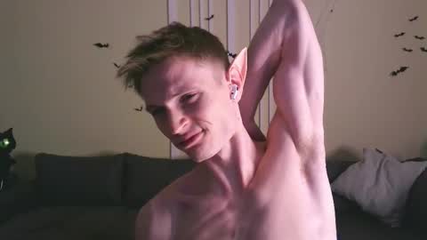 Snapshot of viksons chatting on 10-24-25, 04:14 Max online show from 10-24-25, 04:14