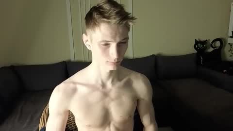 Snapshot of viksons chatting on 11-28-25, 03:47 Max online show from 11-28-25, 03:47