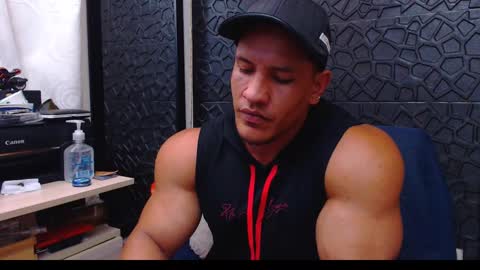 Snapshot of viktorherrera chatting on 01-05-25, 04:16 Viktor Herrera online show from 01-05-25, 04:16
