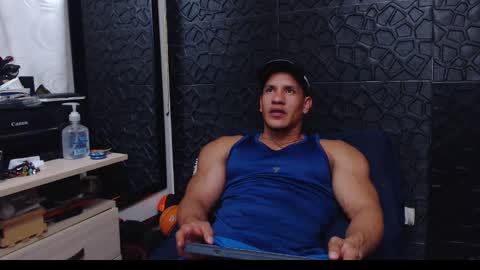 Snapshot of viktorherrera chatting on 01-05-25, 11:22 Viktor Herrera online show from 01-05-25, 11:22