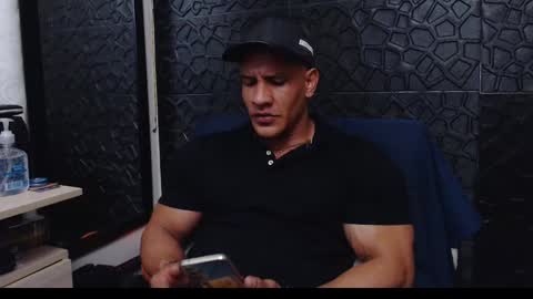 Snapshot of viktorherrera chatting on 01-07-25, 02:31 Viktor Herrera online show from 01-07-25, 02:31