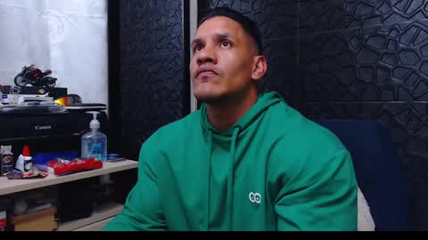 Snapshot of viktorherrera chatting on 01-10-25, 12:06 Viktor Herrera online show from 01-10-25, 12:06