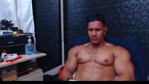 Snapshot of viktorherrera chatting on 01-10-25, 05:24 Viktor Herrera online show from 01-10-25, 05:24