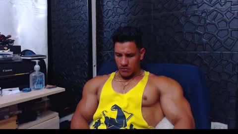 Snapshot of viktorherrera chatting on 01-14-25, 04:40 Viktor Herrera online show from 01-14-25, 04:40