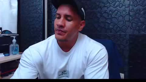 Snapshot of viktorherrera chatting on 01-22-25, 02:59 Viktor Herrera online show from 01-22-25, 02:59
