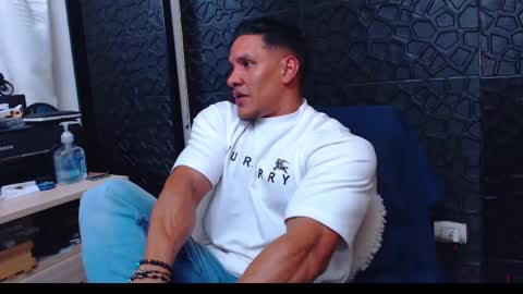 Snapshot of viktorherrera chatting on 01-26-25, 05:02 Viktor Herrera online show from 01-26-25, 05:02