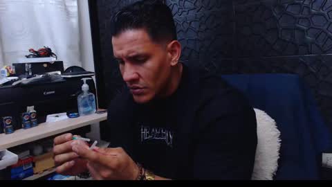 Snapshot of viktorherrera chatting on 01-26-25, 11:18 Viktor Herrera online show from 01-26-25, 11:18