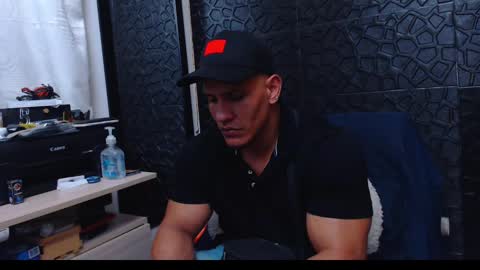 Snapshot of viktorherrera chatting on 02-01-25, 01:44 Viktor Herrera online show from 02-01-25, 01:44
