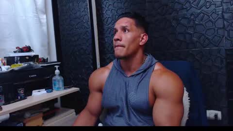 Snapshot of viktorherrera chatting on 02-02-25, 11:32 Viktor Herrera online show from 02-02-25, 11:32