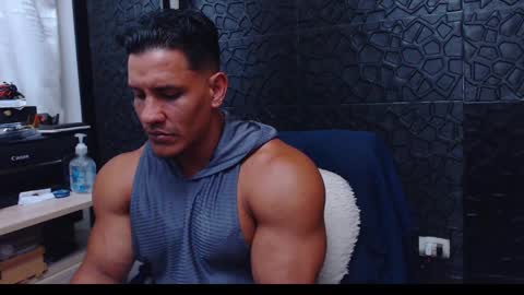 Snapshot of viktorherrera chatting on 02-03-25, 02:36 Viktor Herrera online show from 02-03-25, 02:36