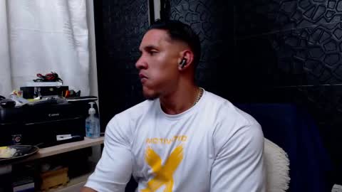 Snapshot of viktorherrera chatting on 02-06-25, 02:44 Viktor Herrera online show from 02-06-25, 02:44