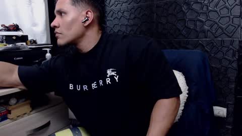 Snapshot of viktorherrera chatting on 02-11-25, 01:31 Viktor Herrera online show from 02-11-25, 01:31
