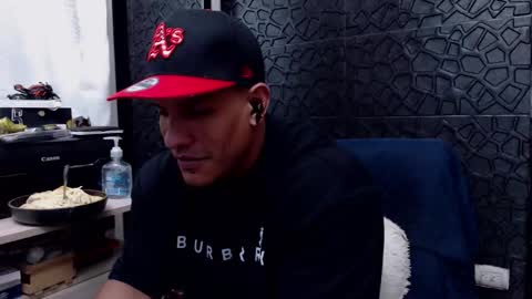 Snapshot of viktorherrera chatting on 02-11-25, 05:18 Viktor Herrera online show from 02-11-25, 05:18