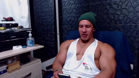 Snapshot of viktorherrera chatting on 02-12-25, 03:40 Viktor Herrera online show from 02-12-25, 03:40