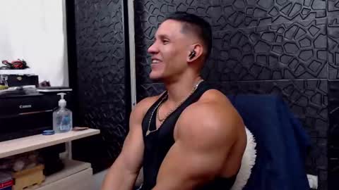 Snapshot of viktorherrera chatting on 02-14-25, 06:40 Viktor Herrera online show from 02-14-25, 06:40
