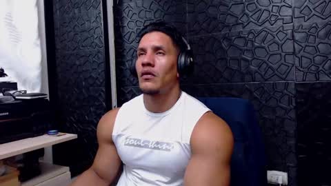 Snapshot of viktorherrera chatting on 03-04-25, 01:23 Viktor Herrera online show from 03-04-25, 01:23