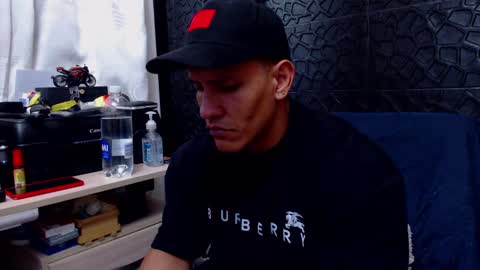 Snapshot of viktorherrera chatting on 03-08-25, 01:17 Viktor Herrera online show from 03-08-25, 01:17