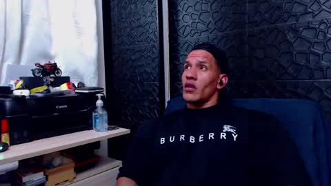 Snapshot of viktorherrera chatting on 03-08-25, 04:23 Viktor Herrera online show from 03-08-25, 04:23