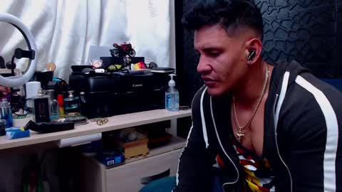 Snapshot of viktorherrera chatting on 03-11-25, 10:40 Viktor Herrera online show from 03-11-25, 10:40