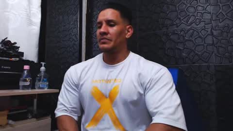Snapshot of viktorherrera chatting on 09-15-25, 11:05 Viktor Herrera online show from 09-15-25, 11:05