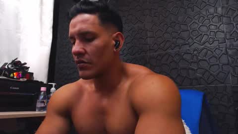 Snapshot of viktorherrera chatting on 09-19-25, 03:56 Viktor Herrera online show from 09-19-25, 03:56