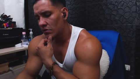 Snapshot of viktorherrera chatting on 09-20-25, 04:46 Viktor Herrera online show from 09-20-25, 04:46