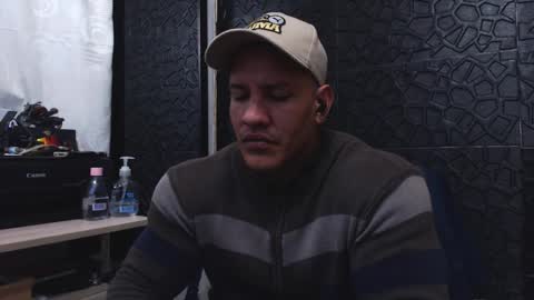Snapshot of viktorherrera chatting on 09-25-25, 10:41 Viktor Herrera online show from 09-25-25, 10:41