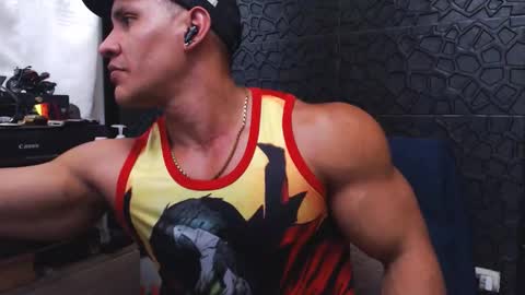 Snapshot of viktorherrera chatting on 09-27-25, 04:23 Viktor Herrera online show from 09-27-25, 04:23