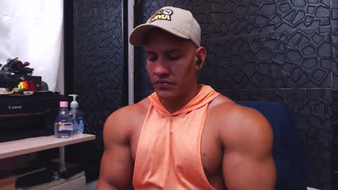 Snapshot of viktorherrera chatting on 09-28-25, 01:38 Viktor Herrera online show from 09-28-25, 01:38