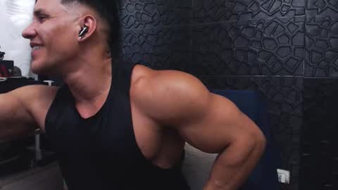 Snapshot of viktorherrera chatting on 09-29-25, 02:06 Viktor Herrera online show from 09-29-25, 02:06