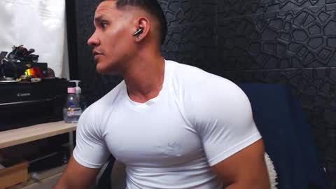 Snapshot of viktorherrera chatting on 09-30-25, 02:33 Viktor Herrera online show from 09-30-25, 02:33
