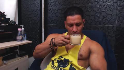 Snapshot of viktorherrera chatting on 10-02-25, 02:35 Viktor Herrera online show from 10-02-25, 02:35