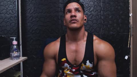 Snapshot of viktorherrera chatting on 10-08-25, 03:04 Viktor Herrera online show from 10-08-25, 03:04