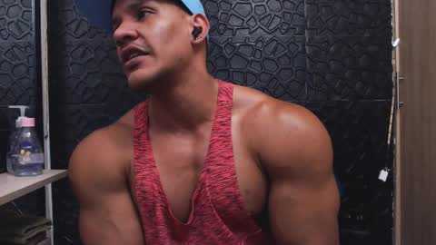 Snapshot of viktorherrera chatting on 10-08-25, 03:53 Viktor Herrera online show from 10-08-25, 03:53