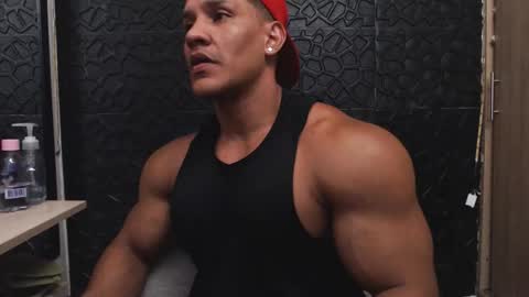Snapshot of viktorherrera chatting on 10-10-25, 05:01 Viktor Herrera online show from 10-10-25, 05:01