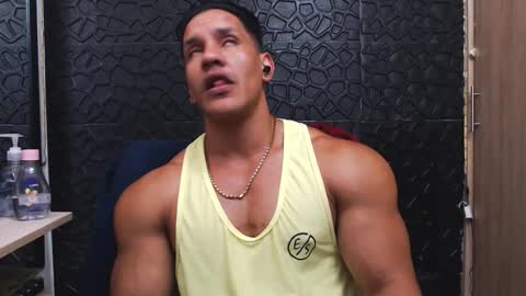 Snapshot of viktorherrera chatting on 10-11-25, 05:22 Viktor Herrera online show from 10-11-25, 05:22