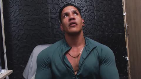 Snapshot of viktorherrera chatting on 10-16-25, 03:29 Viktor Herrera online show from 10-16-25, 03:29